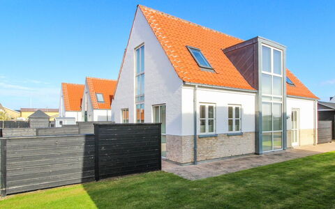 Gisken - 600M from the Sea: Dach, Haus, Wohngebiet, Zuhause, Estate, Hütte, Design