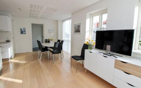 Gisken - 600M from the Sea: Dach, Haus, Wohngebiet, Zuhause, Estate, Hütte, Design