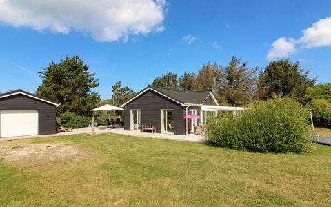 Annina - 500M from the Sea: Dach, Haus, Zuhause, Hütte, Abstellgleis, Estate, Auffahrt, Gartenbauten, Garten, Schuppen