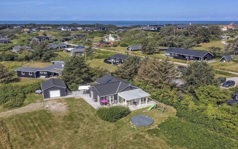 Annina - 500M from the Sea: Dach, Haus, Zuhause, Hütte, Abstellgleis, Estate, Auffahrt, Gartenbauten, Garten, Schuppen