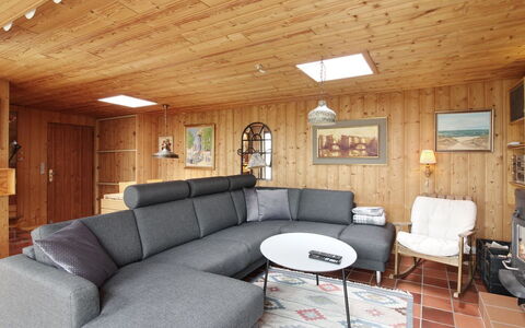 Ehmi - 500M from the Sea: Holz, Möbel, Flooring, Couch, Fussboden, Wohnzimmer, Interior Design, Holzbeize, Hartholz