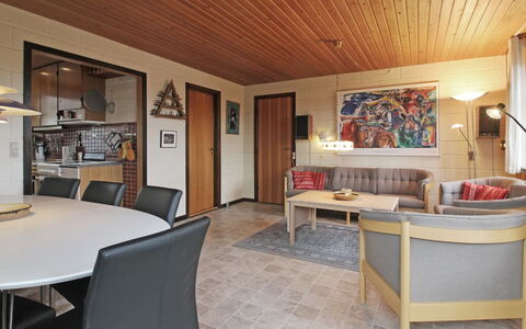 Ehmi - 500M from the Sea: Möbel, Interior Design, Flooring, Fussboden, Holz, Decke, Zimmer, Stuhl, Tabelle, Wohnzimmer