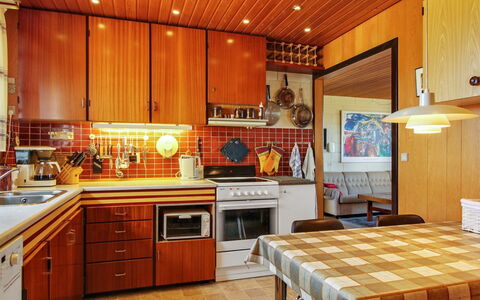 Ehmi - 500M from the Sea: Küche, Interior Design, Möbel, Countertop, Flooring, Holz, Küchengerät, Major Appliance, Decke, Cabinetry
