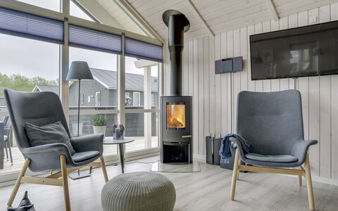 Ina - 1.2Km from the Sea: Flooring, Möbel, Interior Design, Fussboden, Holz, Holzboden, Wohnzimmer, Stuhl, Zimmer, Zuhause