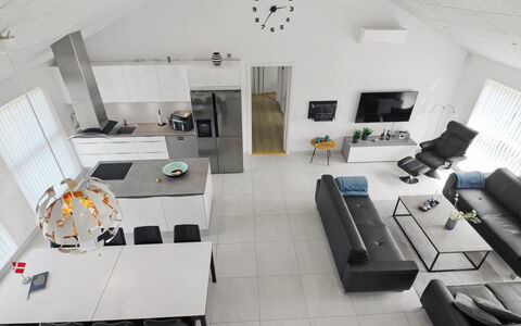 Dwerg - 1.5Km from the Sea: Interior Design, Flooring, Möbel, Couch, Decke, Fussboden, Wohnzimmer, Beleuchtung, Zimmer, Zuhause