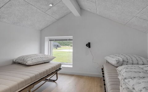 Dwerg - 1.5Km from the Sea: Holz, Decke, Flooring, Fussboden, Interior Design, Möbel, Dachboden, Zimmer, Schlafzimmer, Bett