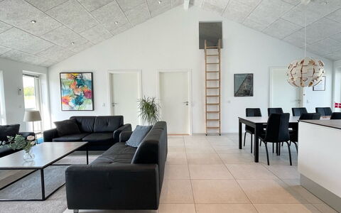 Dwerg - 1.5Km from the Sea: Flooring, Holz, Decke, Fussboden, Interior Design, Zuhause, Wohnzimmer, Möbel, Couch, Zimmer