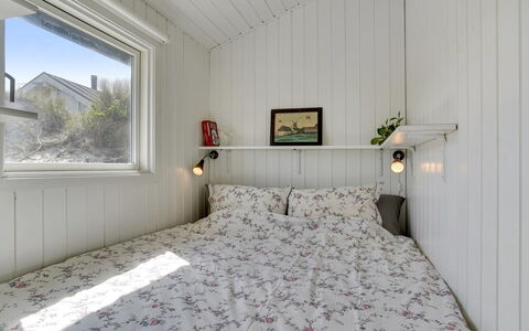 Abbie - 10M from the Sea: Holz, Decke, Fussboden, Schlafzimmer, Linens, Bett, Bedding, Hartholz, Bettdecke, Planke