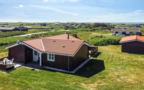 Armgard - 300M from the Sea: Gras, Wiese, Grundstueck, Hütte, Ländliches Gebiet, Wiese, Gartenbauten, Garten, Schuppen
