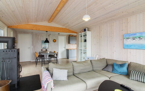 Marino - 480M from the Sea: Flooring, Möbel, Holz, Interior Design, Fussboden, Decke, Zimmer, Holzboden, Wohnzimmer, Couch