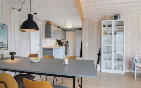 Marino - 480M from the Sea: Möbel, Interior Design, Flooring, Holz, Decke, Küche & Esszimmer Tisch, Fussboden, Light Fixture, Esszimmer, Tabelle