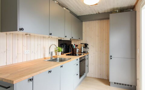 Marino - 480M from the Sea: Küche, Countertop, Holz, Küchengerät, Cabinetry, Flooring, Interior Design, Möbel, Spüle, Sinken