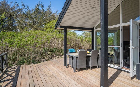 Tayara - 300M from the Sea: Holz, Flooring, Interior Design, Fussboden, Möbel, Holzboden, Zimmer, Decke, Holzbeize, Hartholz