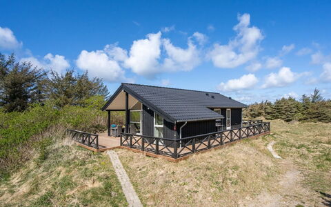 Tayara - 300M from the Sea: Holz, Flooring, Interior Design, Fussboden, Möbel, Holzboden, Zimmer, Decke, Holzbeize, Hartholz