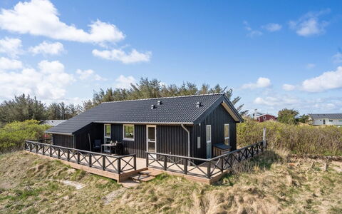 Tayara - 300M from the Sea: Holz, Flooring, Interior Design, Fussboden, Möbel, Holzboden, Zimmer, Decke, Holzbeize, Hartholz