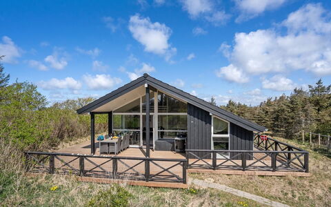 Tayara - 300M from the Sea: Holz, Flooring, Interior Design, Fussboden, Möbel, Holzboden, Zimmer, Decke, Holzbeize, Hartholz