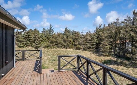 Tayara - 300M from the Sea: Holz, Flooring, Interior Design, Fussboden, Möbel, Holzboden, Zimmer, Decke, Holzbeize, Hartholz