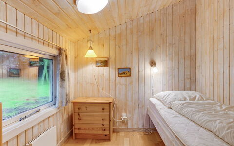Arben - 900M from the Sea: Holz, Flooring, Interior Design, Fussboden, Möbel, Holzboden, Zimmer, Decke, Holzbeize, Hartholz