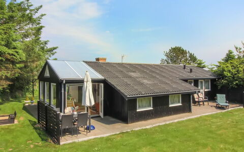 Arben - 900M from the Sea: Holz, Flooring, Interior Design, Fussboden, Möbel, Holzboden, Zimmer, Decke, Holzbeize, Hartholz