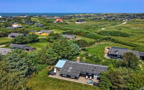 Arben - 900M from the Sea: Holz, Flooring, Interior Design, Fussboden, Möbel, Holzboden, Zimmer, Decke, Holzbeize, Hartholz