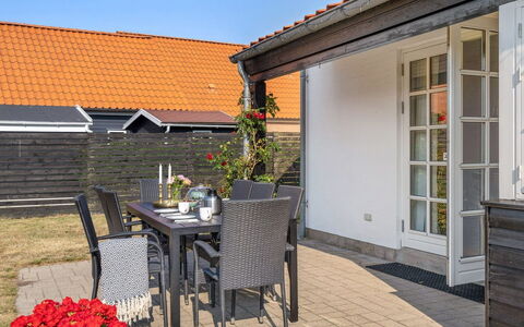 Pelagija - 900M from the Sea: Gartenmöbel, Möbel, Tür, Zuhause, Stuhl, Tisch Im Freien, Blumentopf, Küche & Esszimmer Tisch, Schatten, Terrasse