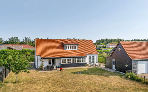 Pelagija - 900M from the Sea: Dach, Haus, Zuhause, Wohngebiet, Die Architektur, Hütte, Estate, Bauernhaus, Rasen, Vorort