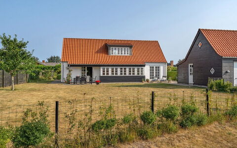 Pelagija - 900M from the Sea: Gebäude, Gras, Dach, Fenster, Haus, Zuhause, Die Architektur, Fassade, Hütte, Wohngebiet
