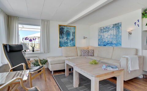 Ecaterina - 100M from the Sea: Möbel, Holz, Interior Design, Fussboden, Flooring, Couch, Wohnzimmer, Holzboden, Stuhl