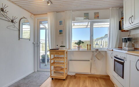Ecaterina - 100M from the Sea: Flooring, Interior Design, Holz, Fussboden, Küche, Möbel, Decke, Major Appliance, Holzboden, Küchengerät