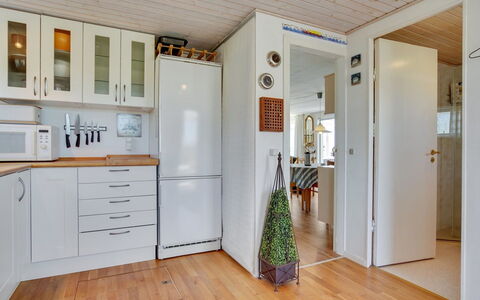 Ecaterina - 100M from the Sea: Flooring, Küchengerät, Major Appliance, Fussboden, Holz, Interior Design, Küche, Holzboden, Kühlschrank, Countertop
