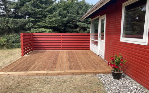 Jule - 600M from the Sea: Holz, Holzbeize, Hartholz, Planke, Deck, Garten, Abstellgleis, Garten, Hinterhof, Rasen