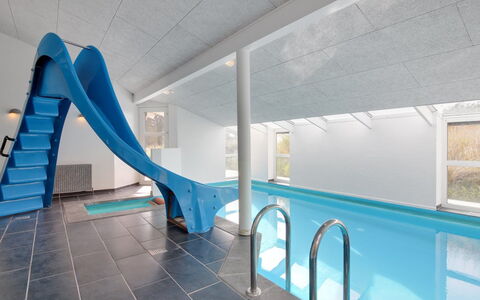 Marlie - 600M from the Sea: Möbel, Interior Design, Stuhl, Flooring, Tabelle, Resort, Fussboden, Decke, Zimmer, Eco Hotel