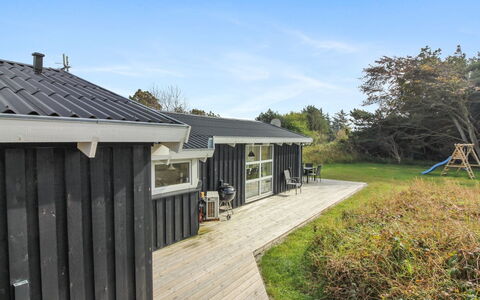 Marlie - 600M from the Sea: Möbel, Interior Design, Stuhl, Flooring, Tabelle, Resort, Fussboden, Decke, Zimmer, Eco Hotel