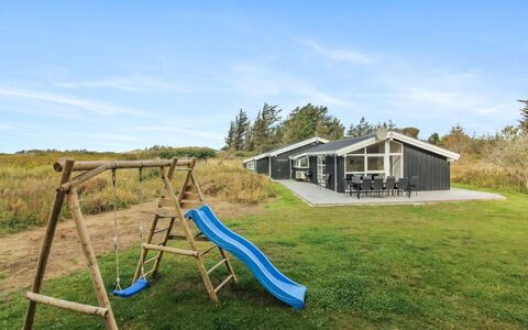 Marlie - 600M from the Sea: Möbel, Interior Design, Stuhl, Flooring, Tabelle, Resort, Fussboden, Decke, Zimmer, Eco Hotel