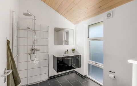 Elna - 400M from the Sea: Interior Design, Flooring, Armatur, Fussboden, Decke, Sinken, Badezimmer, Zapfhahn, Installation, Bad Sink