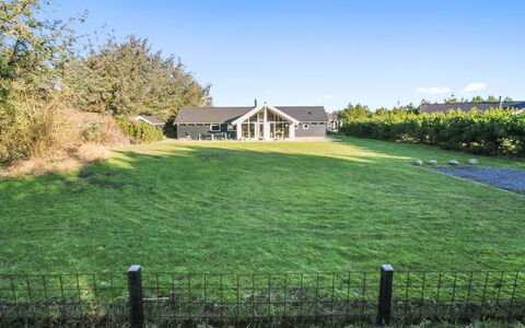 Synnöve - 550M from the Sea: Gras, Haus, Zuhause, Einfach, Grundstueck, Rasen, Hütte, Garten, Estate