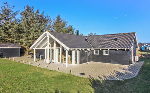 Synnöve - 550M from the Sea: Hütte, Zuhause, Haus, Dach, Veranda, Estate, Abstellgleis, Gartenbauten, Bauernhaus, Garten