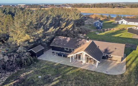Synnöve - 550M from the Sea: Hütte, Zuhause, Haus, Dach, Veranda, Estate, Abstellgleis, Gartenbauten, Bauernhaus, Garten
