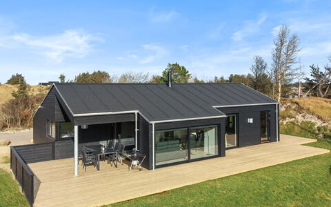 Vanamo - 300M from the Sea: Holz, Zuhause, Veranda, Deck, Hartholz, Dach, Holzbeize, Holzboden, Eco Hotel