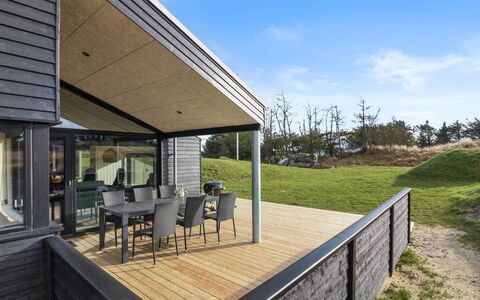 Vanamo - 300M from the Sea: Holz, Zuhause, Veranda, Deck, Hartholz, Dach, Holzbeize, Holzboden, Eco Hotel