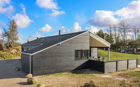 Vanamo - 300M from the Sea: Holz, Zuhause, Veranda, Deck, Hartholz, Dach, Holzbeize, Holzboden, Eco Hotel