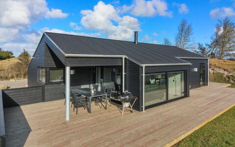 Vanamo - 300M from the Sea: Holz, Zuhause, Veranda, Deck, Hartholz, Dach, Holzbeize, Holzboden, Eco Hotel