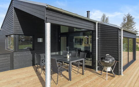 Vanamo - 300M from the Sea: Holz, Zuhause, Veranda, Deck, Hartholz, Dach, Holzbeize, Holzboden, Eco Hotel
