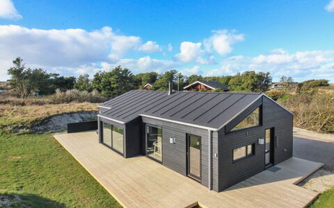 Vanamo - 300M from the Sea: Holz, Zuhause, Veranda, Deck, Hartholz, Dach, Holzbeize, Holzboden, Eco Hotel