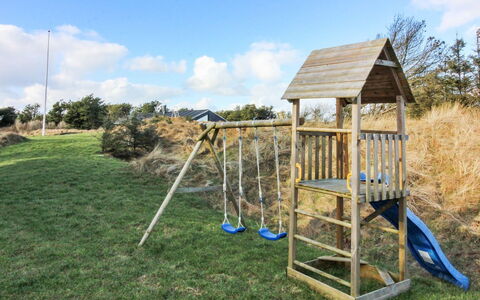 Vanamo - 300M from the Sea: Holz, Zuhause, Veranda, Deck, Hartholz, Dach, Holzbeize, Holzboden, Eco Hotel