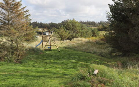 Vanamo - 300M from the Sea: Holz, Zuhause, Veranda, Deck, Hartholz, Dach, Holzbeize, Holzboden, Eco Hotel
