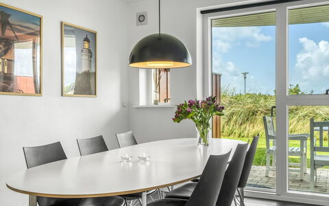 Keimo - 600M from the Sea: Decke, Flooring, Interior Design, Fussboden, Verbundwerkstoff, Möbel, Resort, Hotel, Design, Daylighting