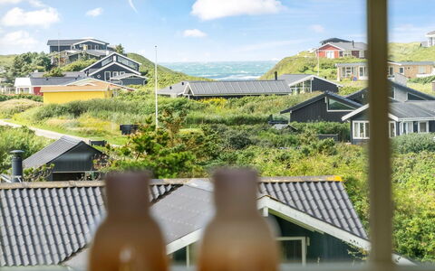 Keimo - 600M from the Sea: Decke, Flooring, Interior Design, Fussboden, Verbundwerkstoff, Möbel, Resort, Hotel, Design, Daylighting