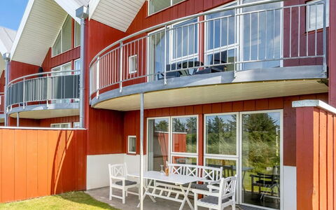 Keimo - 600M from the Sea: Decke, Flooring, Interior Design, Fussboden, Verbundwerkstoff, Möbel, Resort, Hotel, Design, Daylighting