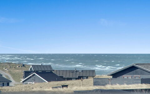 Ulf - 100M from the Sea: Blau, Horizont, Dach, Meer, Küste, Ozean, Hütte, Strand, Ufer, Sand